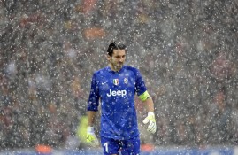 IM电竞-莎拉波娃赛事官方发布问鼎冠军新规，皇家马德里争议不断！